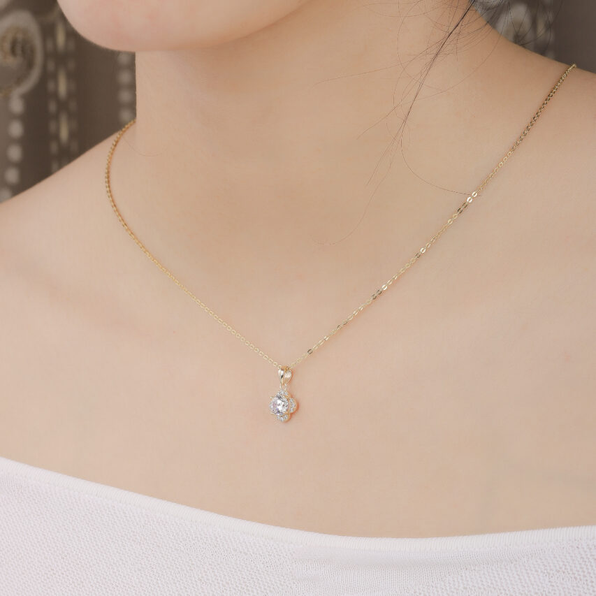 Dây chuyền vàng nữ mặt tròn đá chủ lớn đính đá tấm lấp lánh cao cấp
